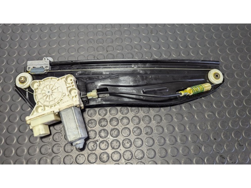 Recambio de elevalunas trasero derecho para bmw serie 7 (e65/e66) 730d referencia OEM IAM 7024814E  