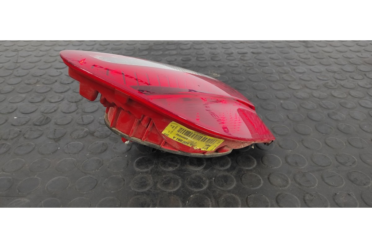 Recambio de piloto porton derecho para seat exeo st (3r5)(2009>) 2.0 tdi referencia OEM IAM 3R9945094A  