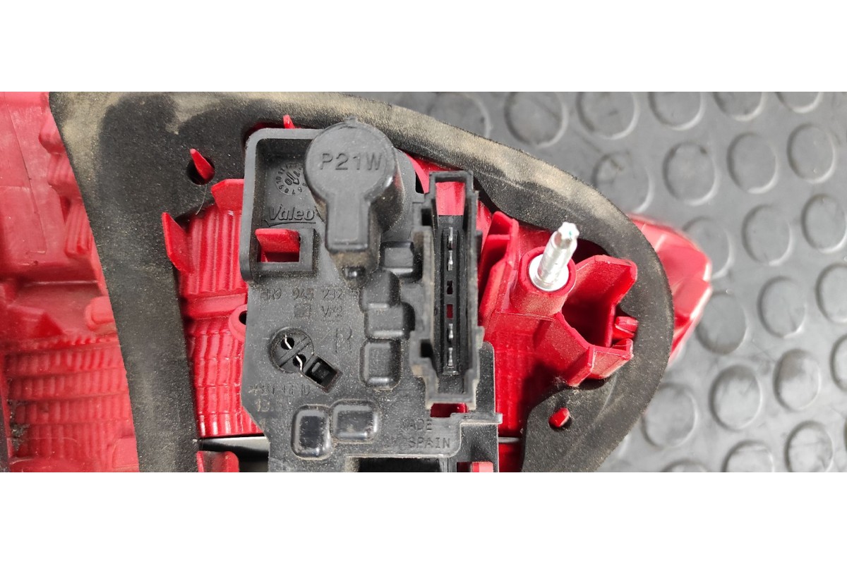 Recambio de piloto porton derecho para seat exeo st (3r5)(2009>) 2.0 tdi referencia OEM IAM 3R9945094A  