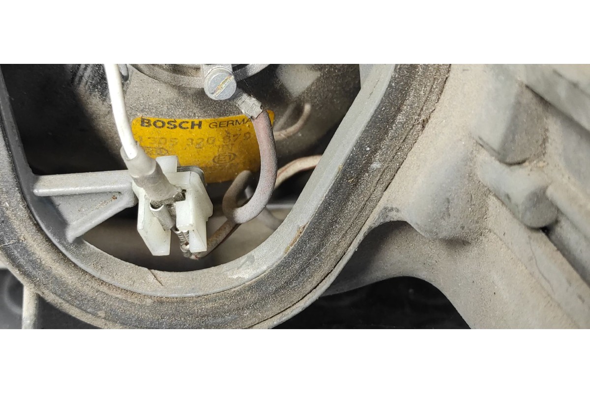 Recambio de faro derecho para mercedes-benz clase s (w126) berlina+coupe 4.2 v8 referencia OEM IAM A1268205861  