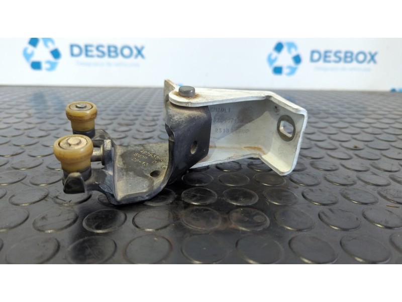 Recambio de soporte / guia puerta corredera intermedio para dacia dokker ambiance referencia OEM IAM 824A65571R  