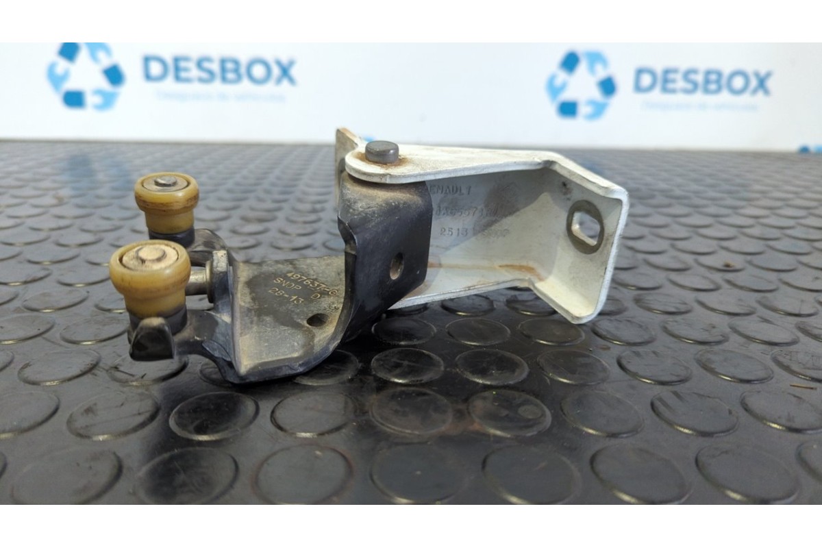 Recambio de soporte / guia puerta corredera intermedio para dacia dokker ambiance referencia OEM IAM 824A65571R  