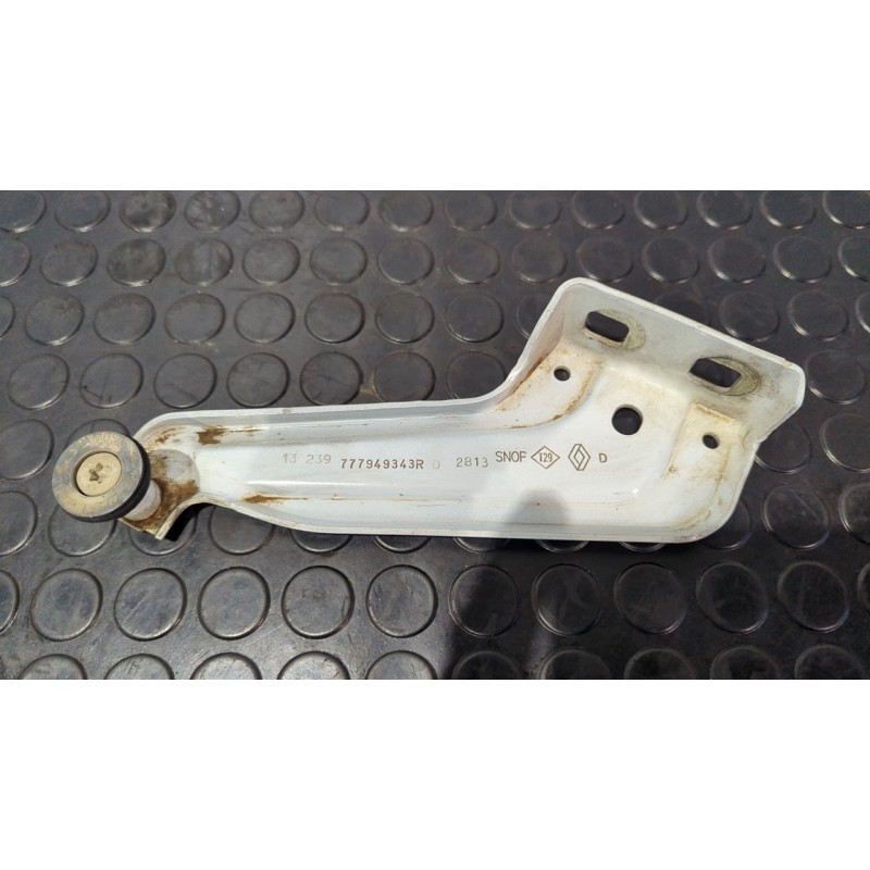 Recambio de soporte guia patin superior para dacia dokker ambiance referencia OEM IAM 777949343R  