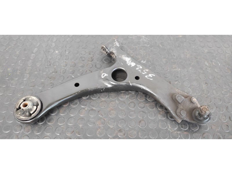 Recambio de brazo derecho inferior delantero para toyota corolla verso (r1) 2.0 d-4d luna referencia OEM IAM 5502  
