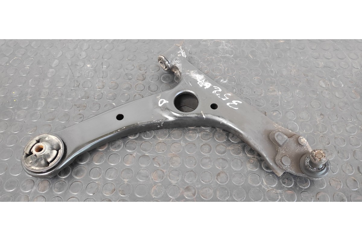 Recambio de brazo derecho inferior delantero para toyota corolla verso (r1) 2.0 d-4d luna referencia OEM IAM 5502  
