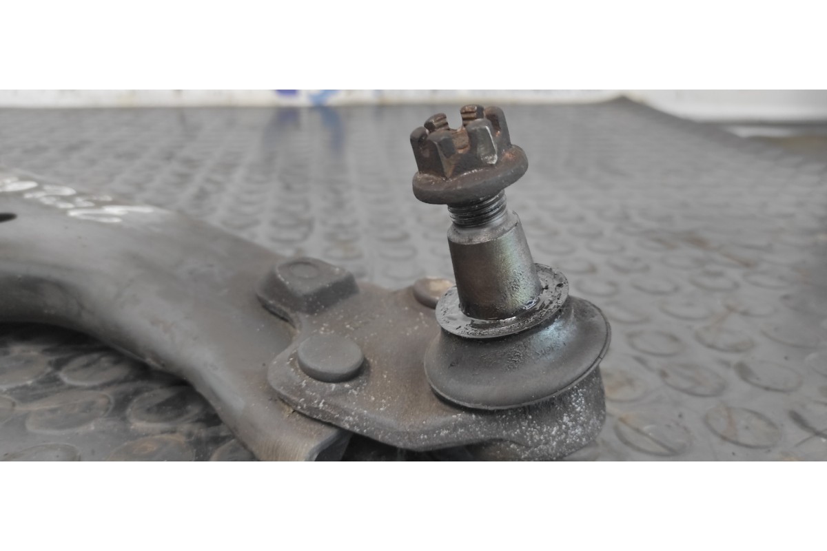 Recambio de brazo derecho inferior delantero para toyota corolla verso (r1) 2.0 d-4d luna referencia OEM IAM 5502  