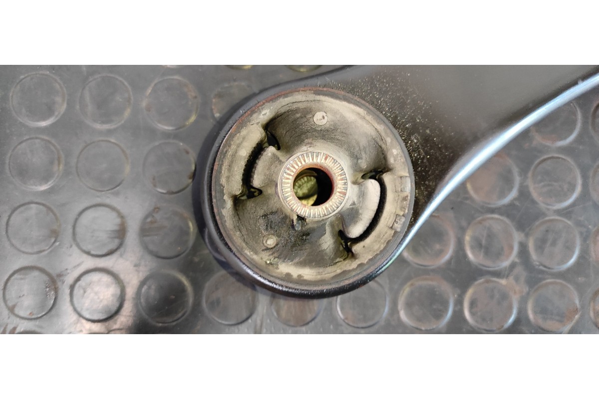 Recambio de brazo derecho inferior delantero para toyota corolla verso (r1) 2.0 d-4d luna referencia OEM IAM 5502  