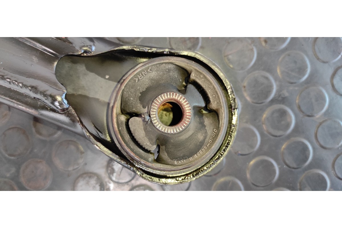 Recambio de brazo derecho inferior delantero para toyota corolla verso (r1) 2.0 d-4d luna referencia OEM IAM 5502  