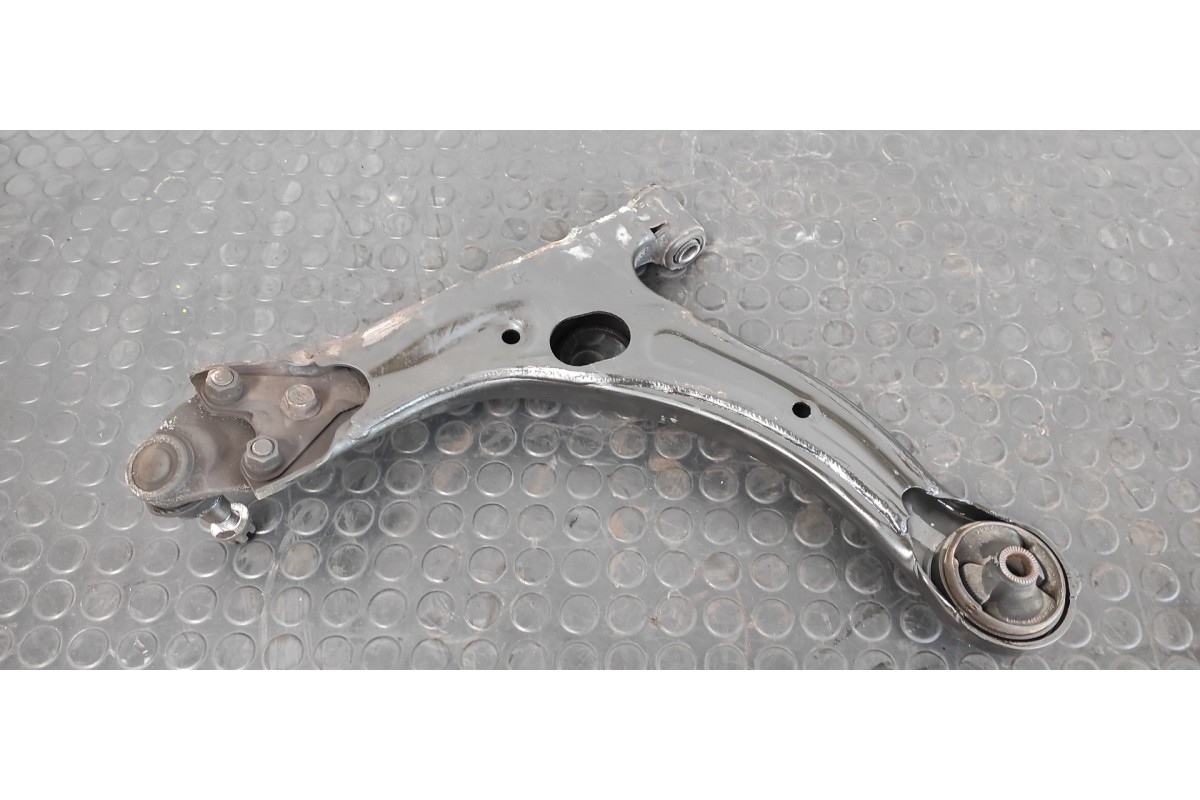 Recambio de brazo derecho inferior delantero para toyota corolla verso (r1) 2.0 d-4d luna referencia OEM IAM 5502  