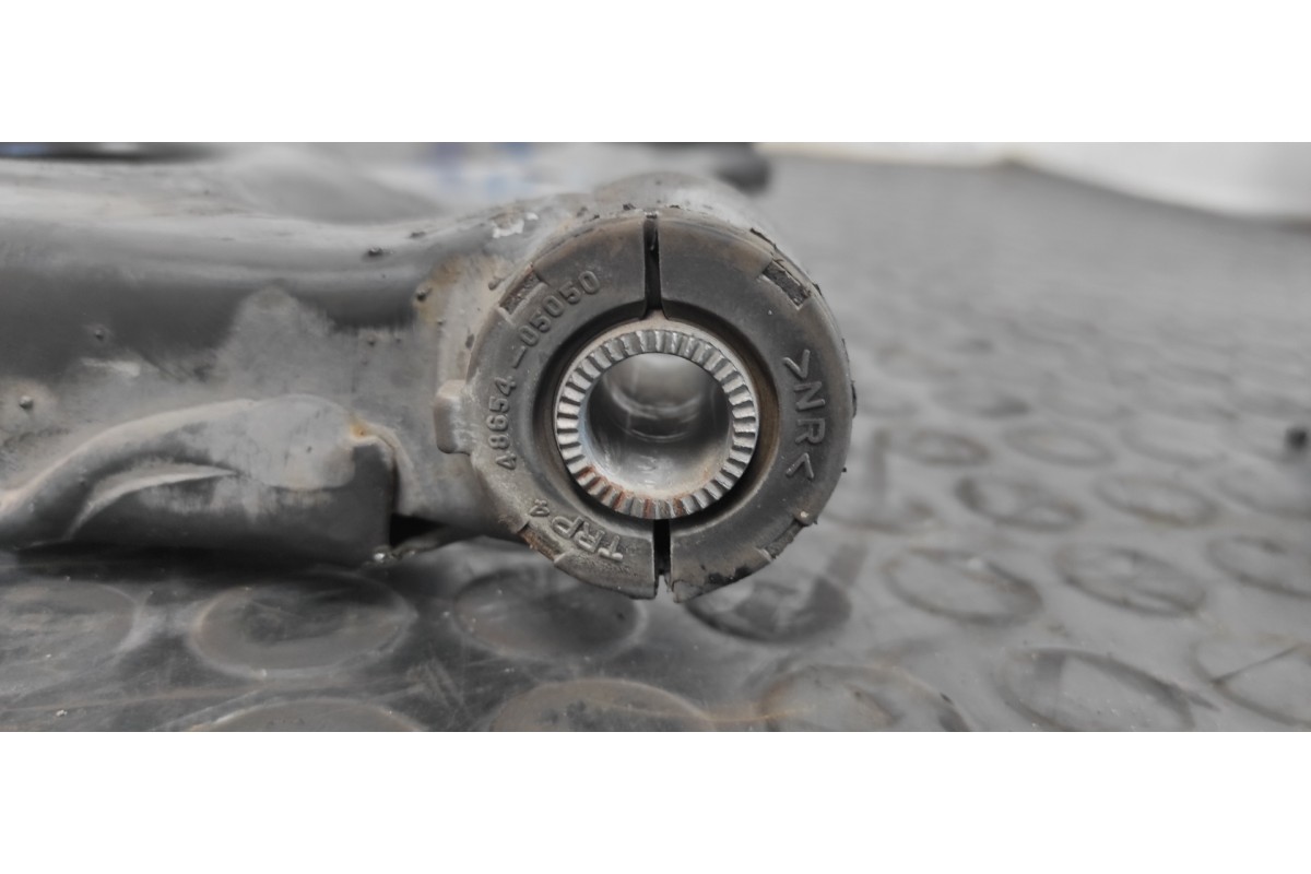 Recambio de brazo derecho inferior delantero para toyota corolla verso (r1) 2.0 d-4d luna referencia OEM IAM 5502  