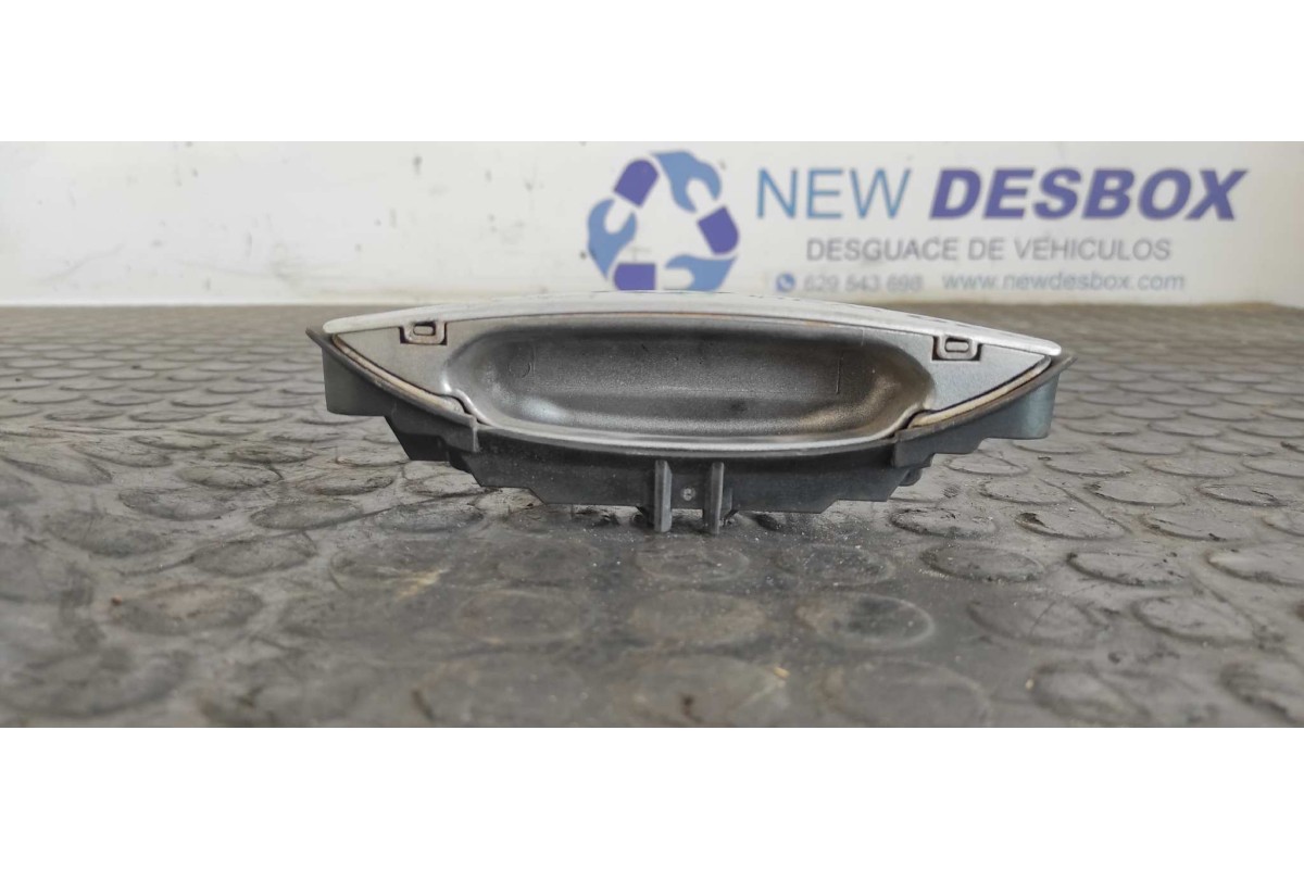 Recambio de maneta delantera derecha para audi a4 avant (8e) 2.0 tdi quattro (dpf) referencia OEM IAM 4B0839885  