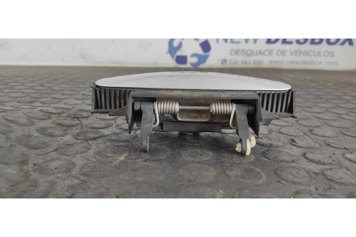 Recambio de maneta delantera derecha para audi a4 avant (8e) 2.0 tdi quattro (dpf) referencia OEM IAM 4B0839885  
