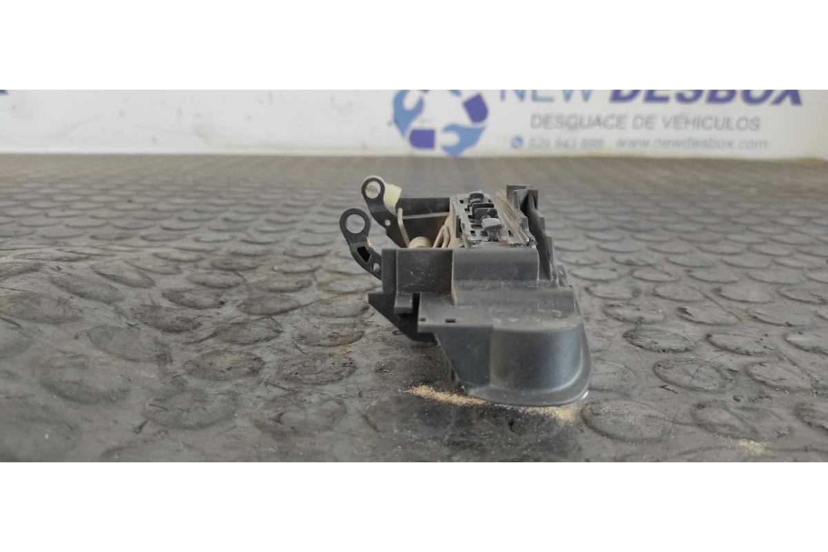Recambio de maneta trasera derecha para audi a4 avant (8e) 2.0 tdi quattro (dpf) referencia OEM IAM 4B0839885  