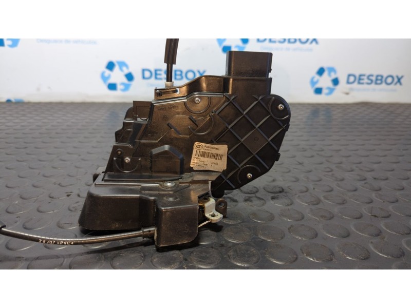 Recambio de cerradura puerta trasera derecha para land rover discovery v6 td edition 60 yrs referencia OEM IAM FQM500360  