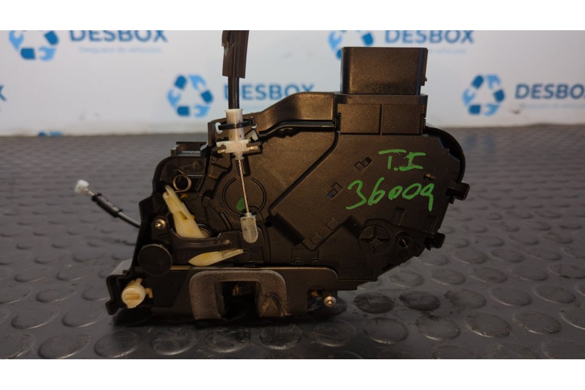 Recambio de cerradura puerta trasera izquierda para land rover discovery v6 td edition 60 yrs referencia OEM IAM FQM500370  
