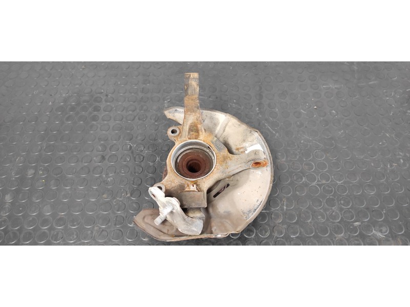 Recambio de mangueta delantera derecha para toyota corolla verso (r1) 2.0 turbodiesel cat referencia OEM IAM 43211  