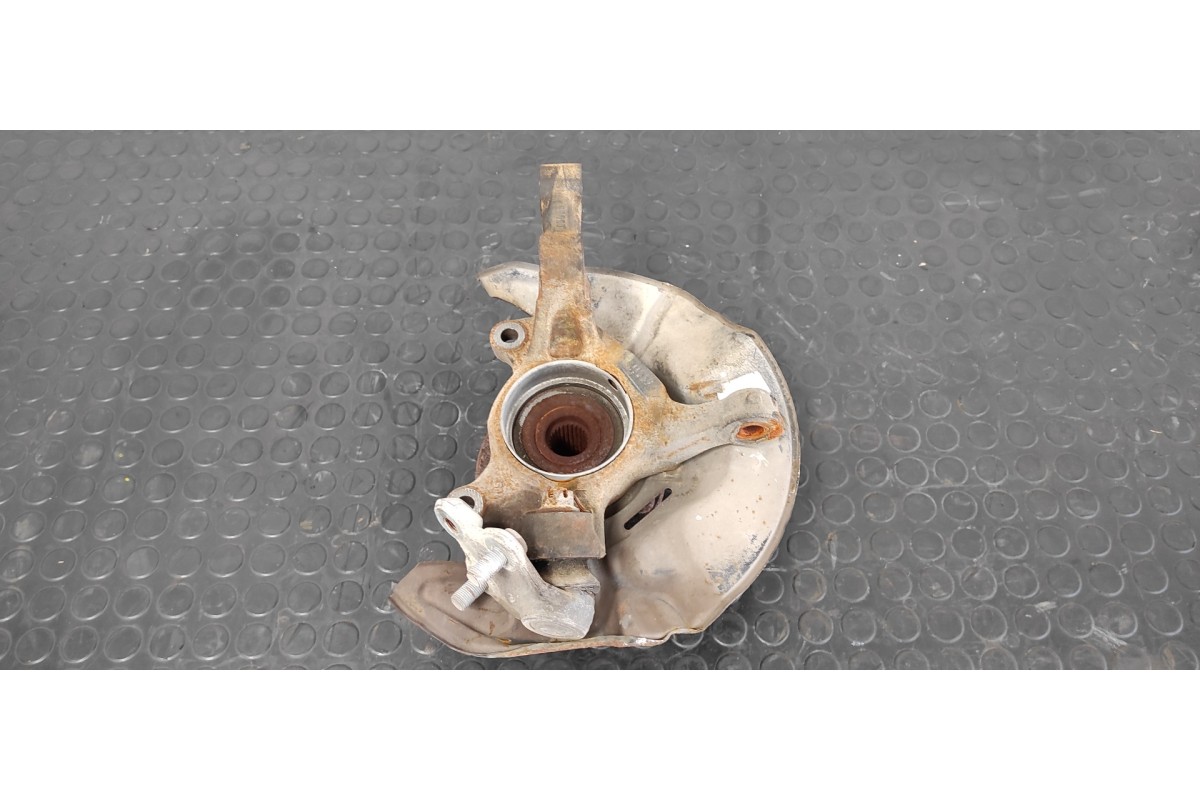 Recambio de mangueta delantera derecha para toyota corolla verso (r1) 2.0 turbodiesel cat referencia OEM IAM 43211  
