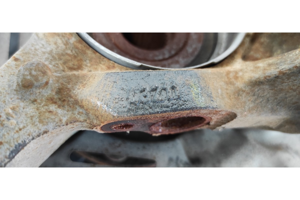 Recambio de mangueta delantera derecha para toyota corolla verso (r1) 2.0 turbodiesel cat referencia OEM IAM 43211  