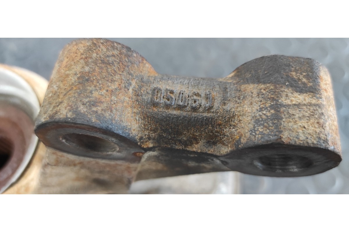 Recambio de mangueta delantera derecha para toyota corolla verso (r1) 2.0 turbodiesel cat referencia OEM IAM 43211  