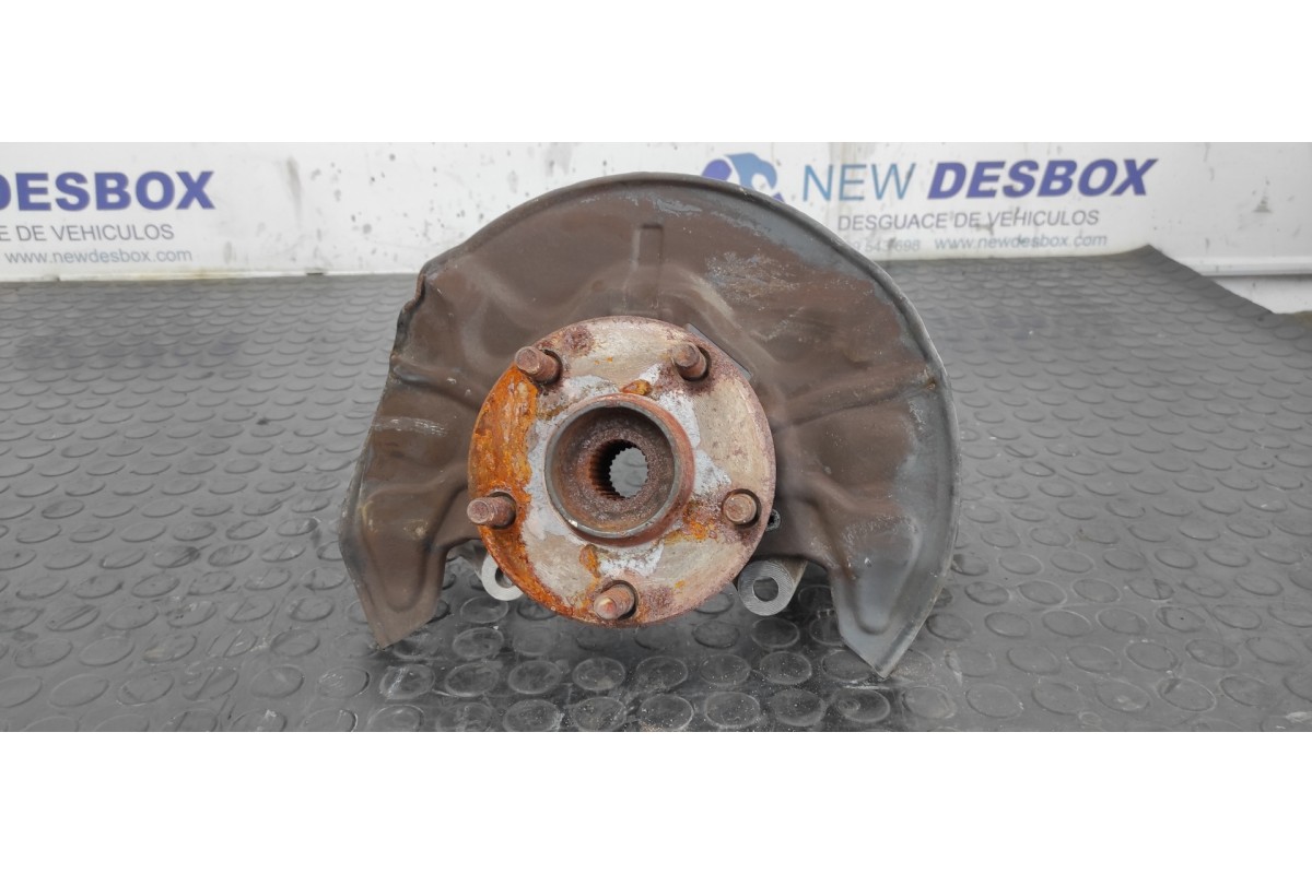 Recambio de mangueta delantera derecha para toyota corolla verso (r1) 2.0 turbodiesel cat referencia OEM IAM 43211  