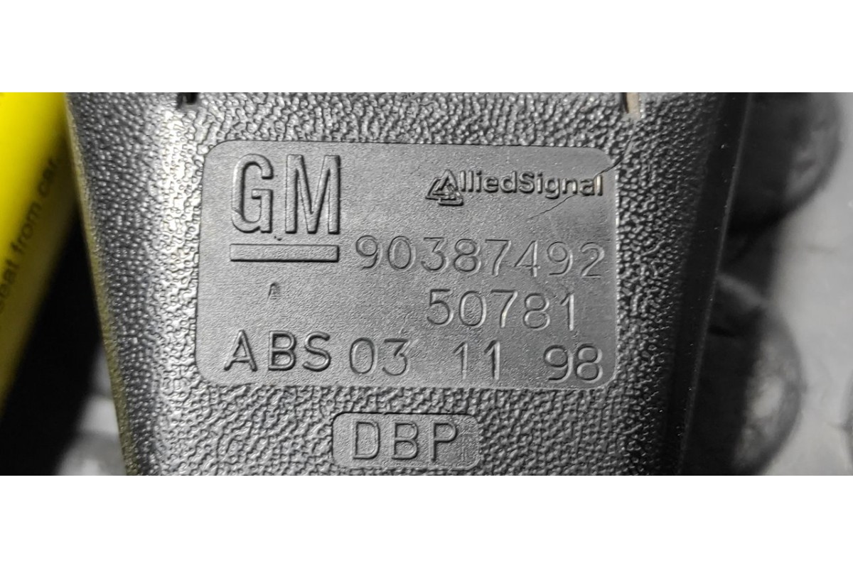 Recambio de enganche cinturon delantero derecho para opel combo (corsa b) 1.7 diesel referencia OEM IAM 90387492  