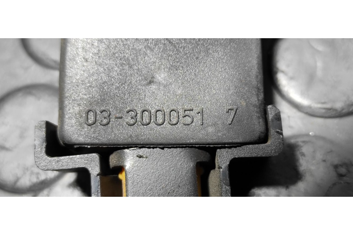 Recambio de enganche cinturon delantero derecho para opel combo (corsa b) 1.7 diesel referencia OEM IAM 90387492  