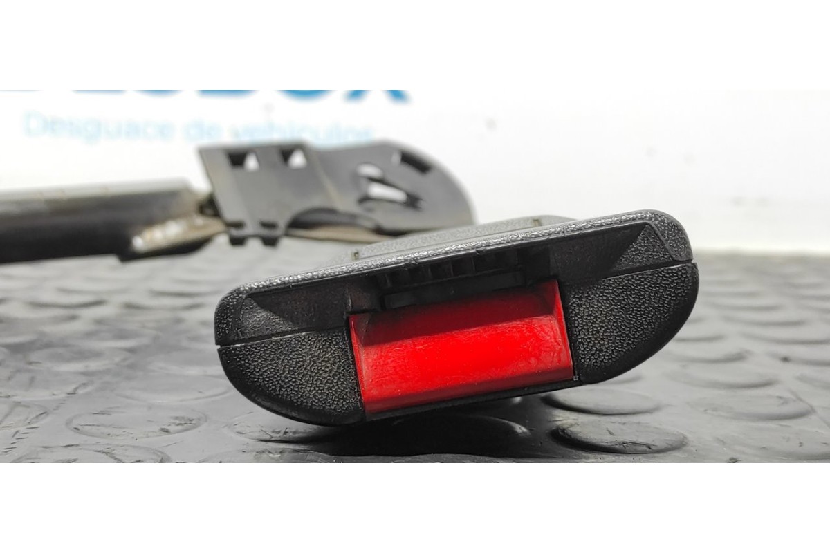 Recambio de enganche cinturon delantero derecho para opel combo (corsa b) 1.7 diesel referencia OEM IAM 90387492  