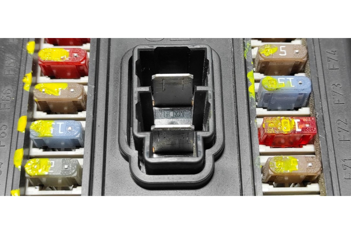 Recambio de caja reles / fusibles para ford transit caja abierta ´06 ft 330 k cabina simple, corta referencia OEM IAM 8C1T14A073