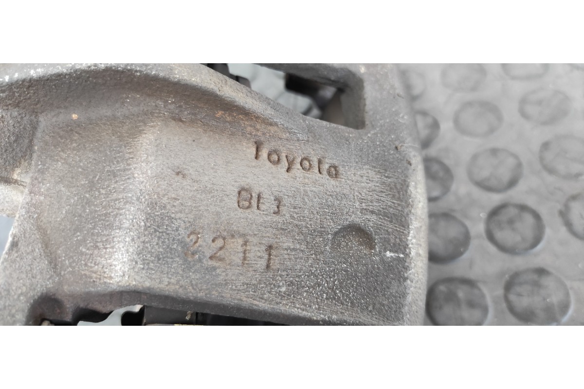 Recambio de pinza de freno delantera derecha para toyota corolla (e12) 2.0 d-4d linea luna berlina referencia OEM IAM BL32211269