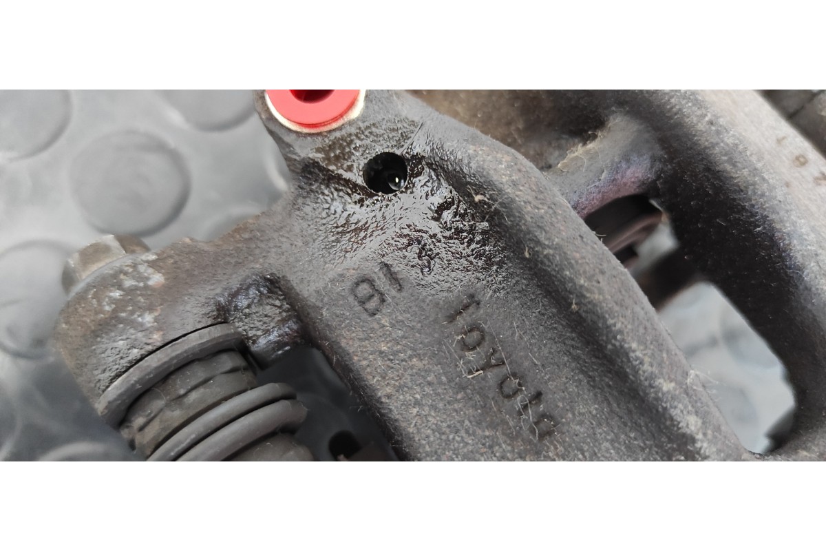 Recambio de pinza de freno trasera izquierda para toyota corolla (e12) 2.0 d-4d linea luna berlina referencia OEM IAM B132720122