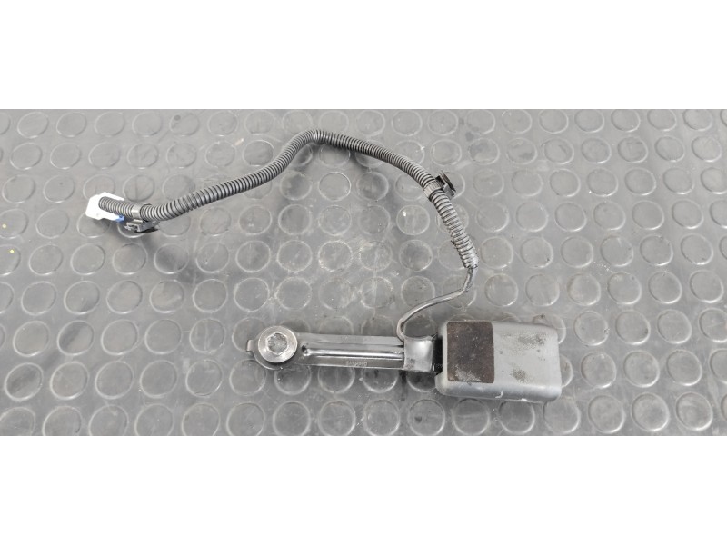 Recambio de pretensor airbag derecho para hyundai i20 active classic blue referencia OEM IAM 6274855  