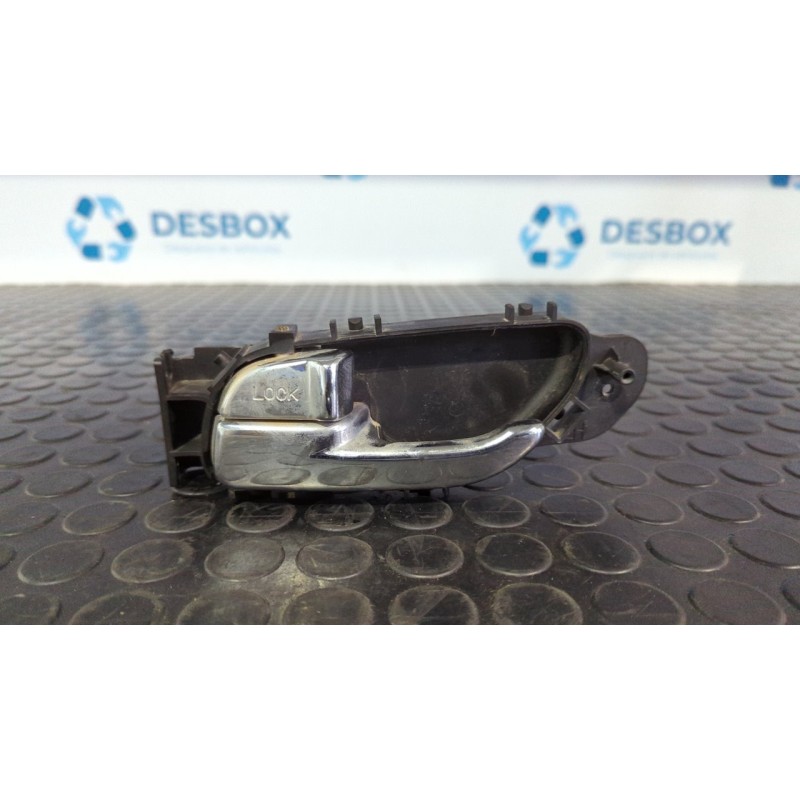 Recambio de maneta interior delantera izquierda para ssangyong rodius xdi deluxe 4wd referencia OEM IAM 7241021000  