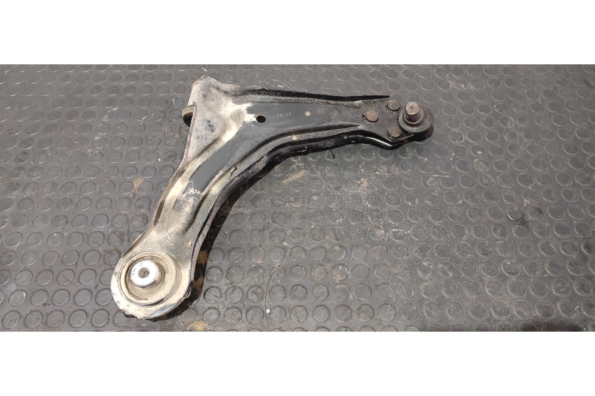 Recambio de brazo derecho inferior delantero para mercedes-benz vito (w638) combi 108 cdi (638.194) referencia OEM IAM   