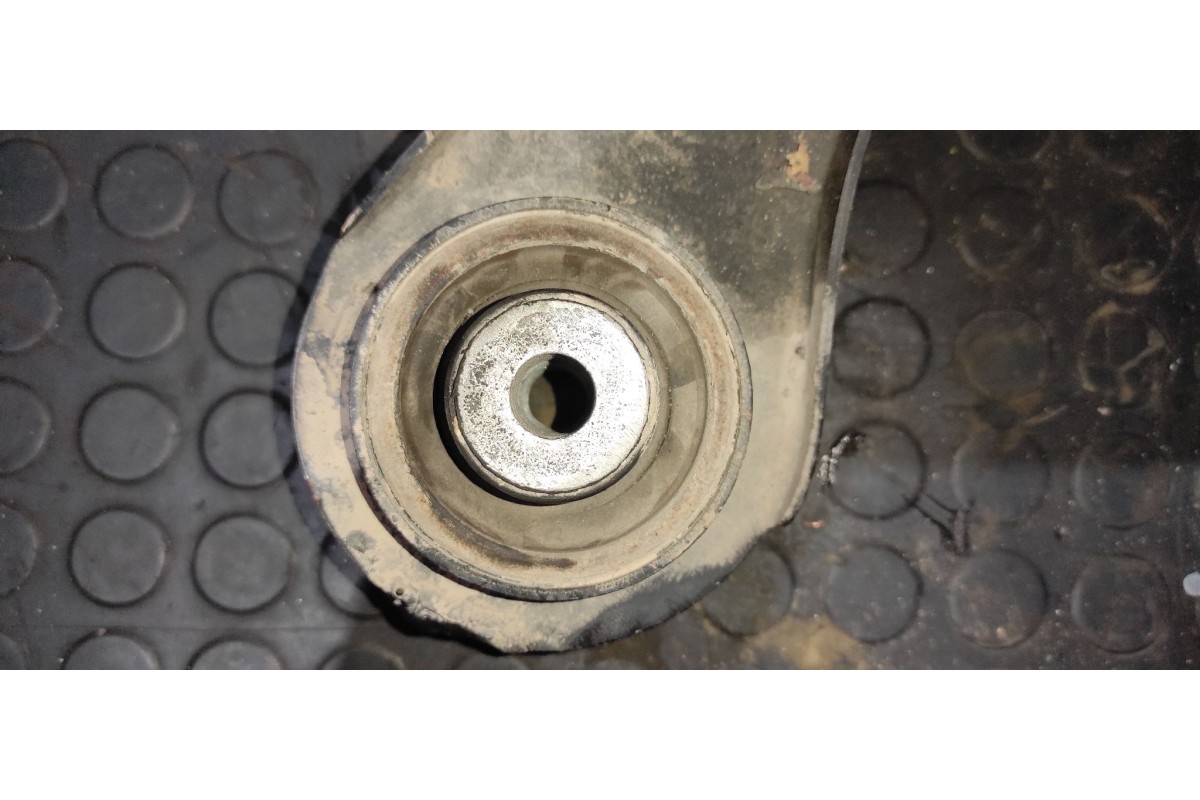 Recambio de brazo derecho inferior delantero para mercedes-benz vito (w638) combi 108 cdi (638.194) referencia OEM IAM   
