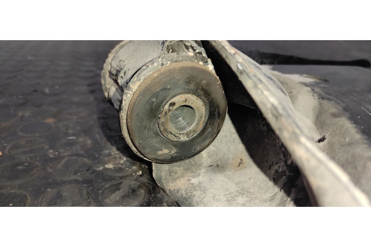 Recambio de brazo derecho inferior delantero para mercedes-benz vito (w638) combi 108 cdi (638.194) referencia OEM IAM   