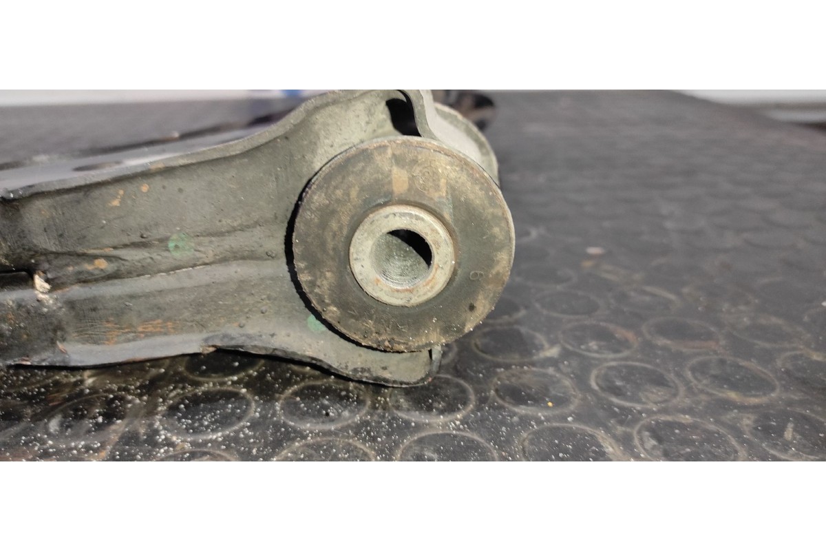 Recambio de brazo derecho inferior delantero para mercedes-benz vito (w638) combi 108 cdi (638.194) referencia OEM IAM   