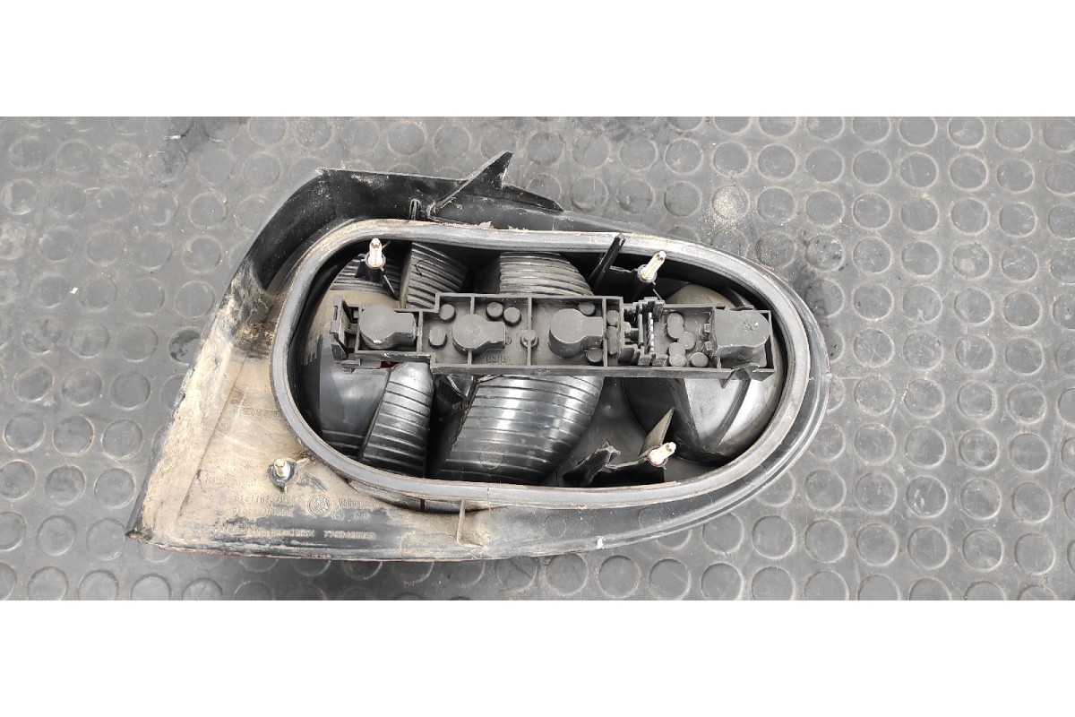 Recambio de piloto trasero izquierdo para renault megane i coach/coupe (da0) 1.6e alize referencia OEM IAM 7700428056  