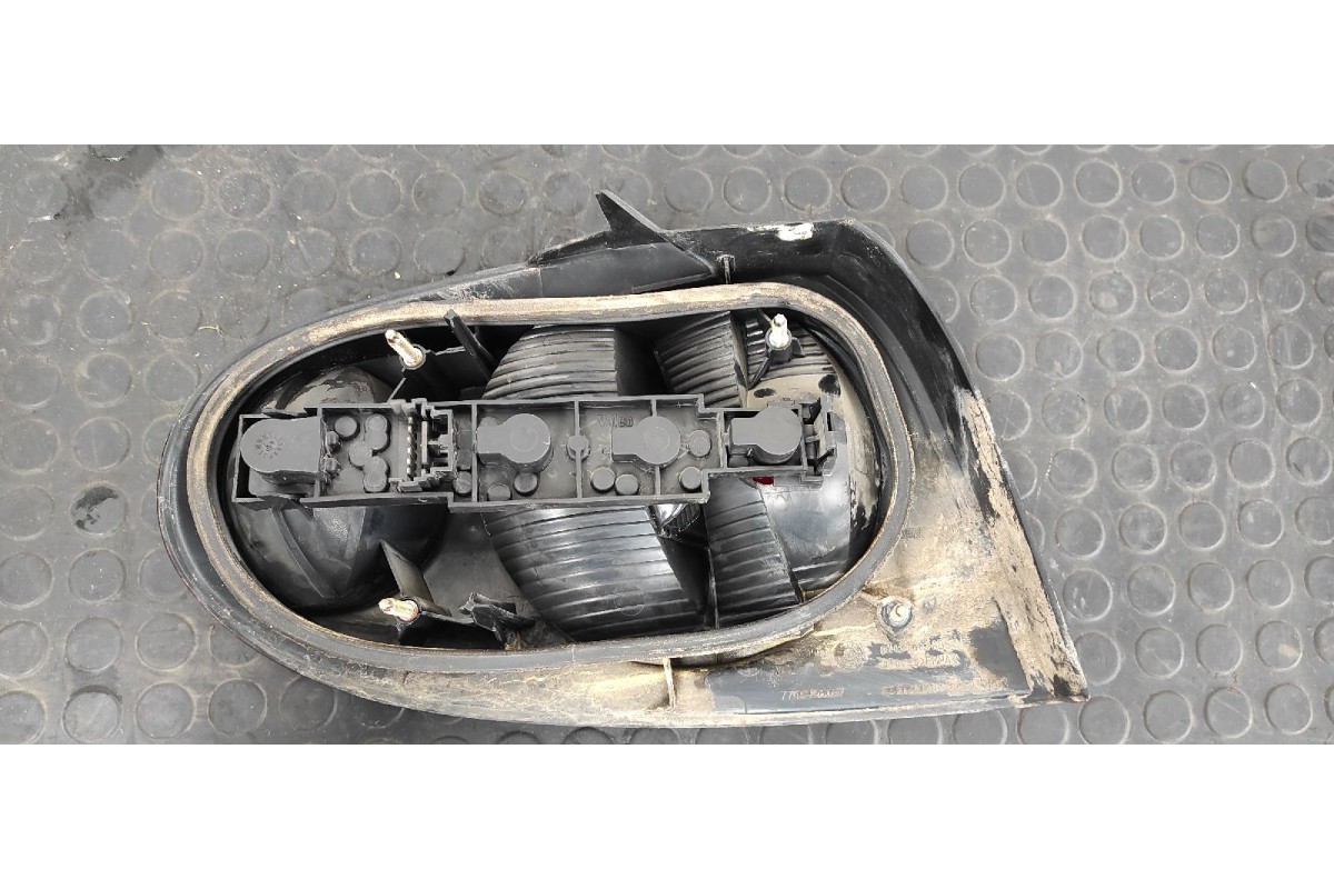 Recambio de piloto trasero derecho para renault megane i coach/coupe (da0) 1.6e alize referencia OEM IAM 7700428057  