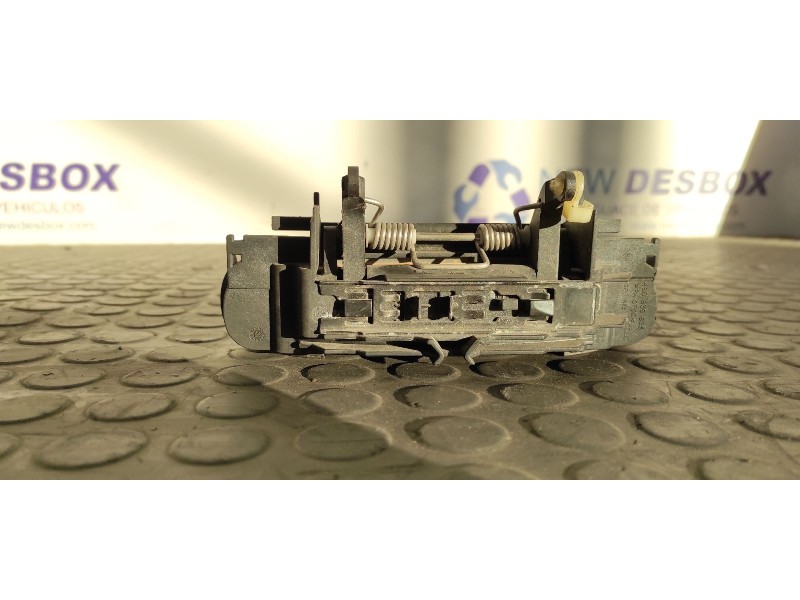 Recambio de maneta delantera derecha para audi a4 berlina (8e) 2.0 tdi 16v (103kw) referencia OEM IAM 4B0839885  