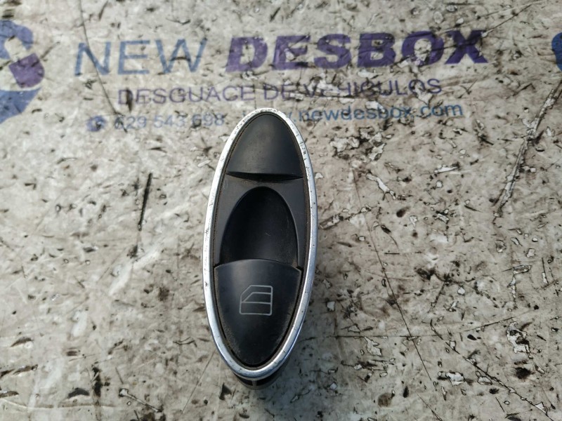 Recambio de mando elevalunas trasero derecho para mercedes-benz clase e (w211) berlina 3.2 cdi cat referencia OEM IAM A211821865