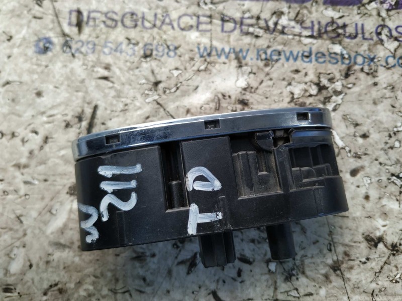 Recambio de mando elevalunas trasero derecho para mercedes-benz clase e (w211) berlina 3.2 cdi cat referencia OEM IAM A211821865