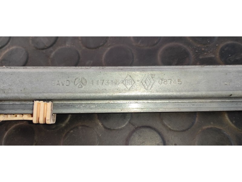 Recambio de elevalunas delantero derecho para renault clio ii fase ii (b/cb0) 1.4 16v referencia OEM IAM 117312  