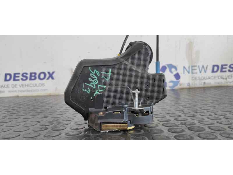 Recambio de cerradura puerta trasera derecha para toyota corolla verso (r1) 2.0 turbodiesel cat referencia OEM IAM UR2  