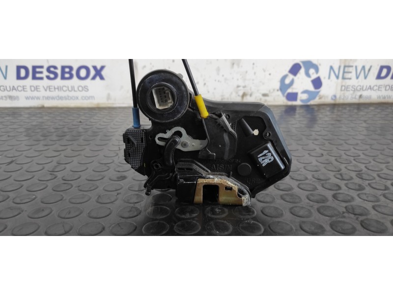 Recambio de cerradura puerta trasera derecha para toyota corolla verso (r1) 2.0 turbodiesel cat referencia OEM IAM UR2  