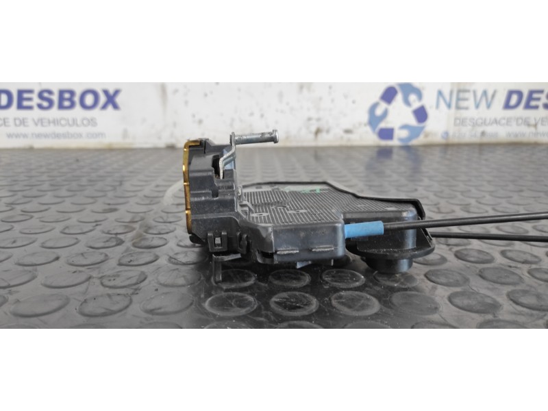 Recambio de cerradura puerta trasera derecha para toyota corolla verso (r1) 2.0 turbodiesel cat referencia OEM IAM UR2  