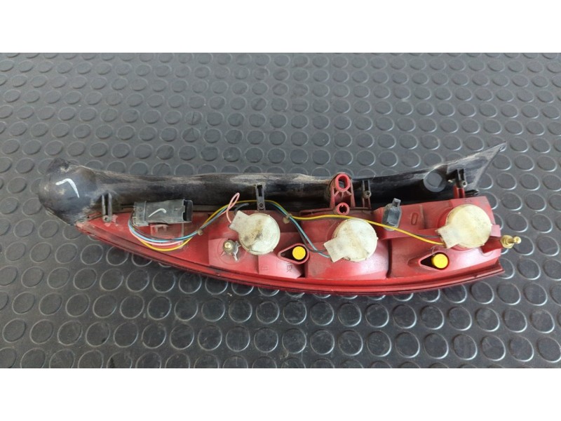 Recambio de piloto trasero izquierdo para citroen c5 break 2.2 hdi sx automático referencia OEM IAM 2549  