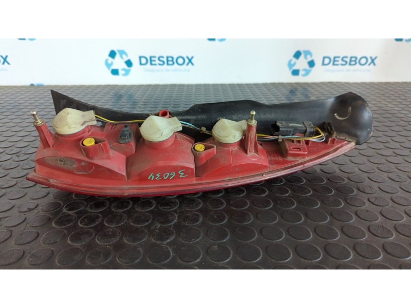 Recambio de piloto trasero derecho para citroen c5 break 2.2 hdi sx automático referencia OEM IAM 2549  