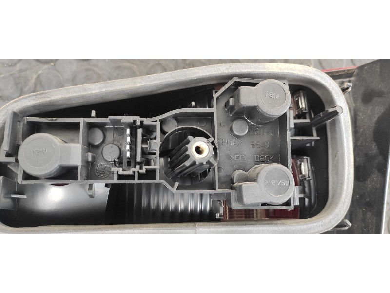 Recambio de piloto porton izquierdo para renault laguna ii (bg0) 1.9 dci diesel referencia OEM IAM 8200002475  