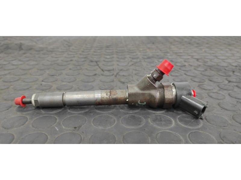 Recambio de inyector para toyota corolla (e12) 1.4 turbodiesel cat referencia OEM IAM 2367033040  