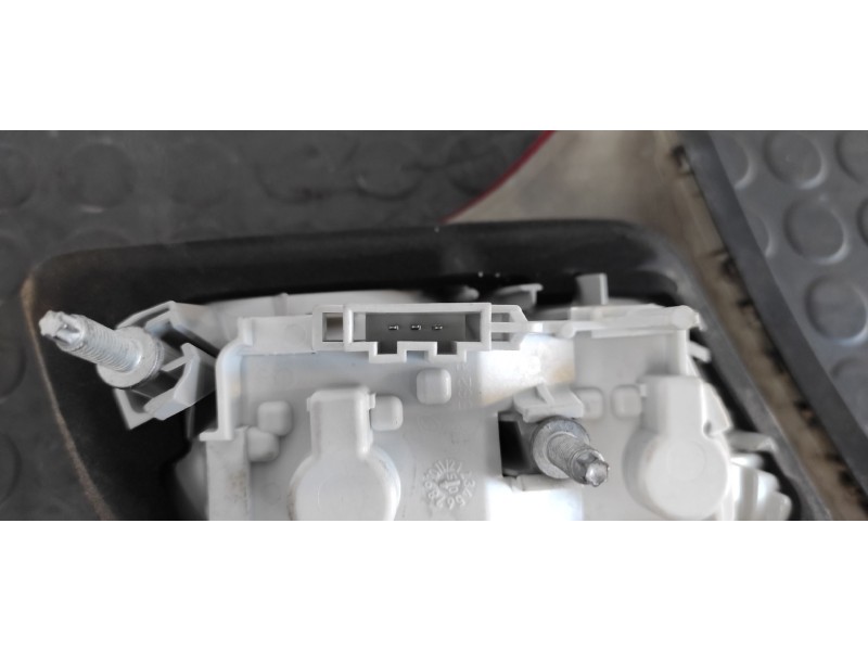 Recambio de piloto porton derecho para audi a4 avant (8e) 2.0 tdi quattro (dpf) referencia OEM IAM   